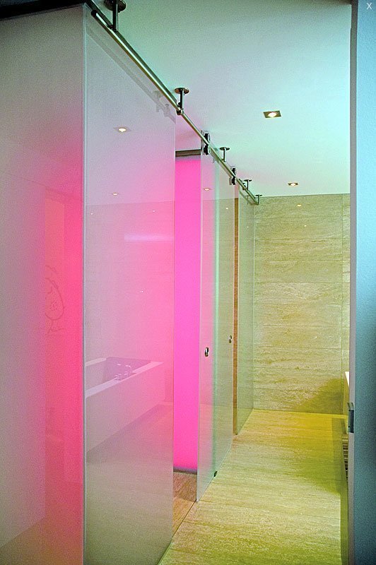 Decora tu hogar con cristales de colores mampara de ducha