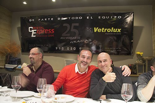 El equipo de Vetrolux te desea Felices Fiestas 1 El equipo de Vetrolux celebramos la Navidad