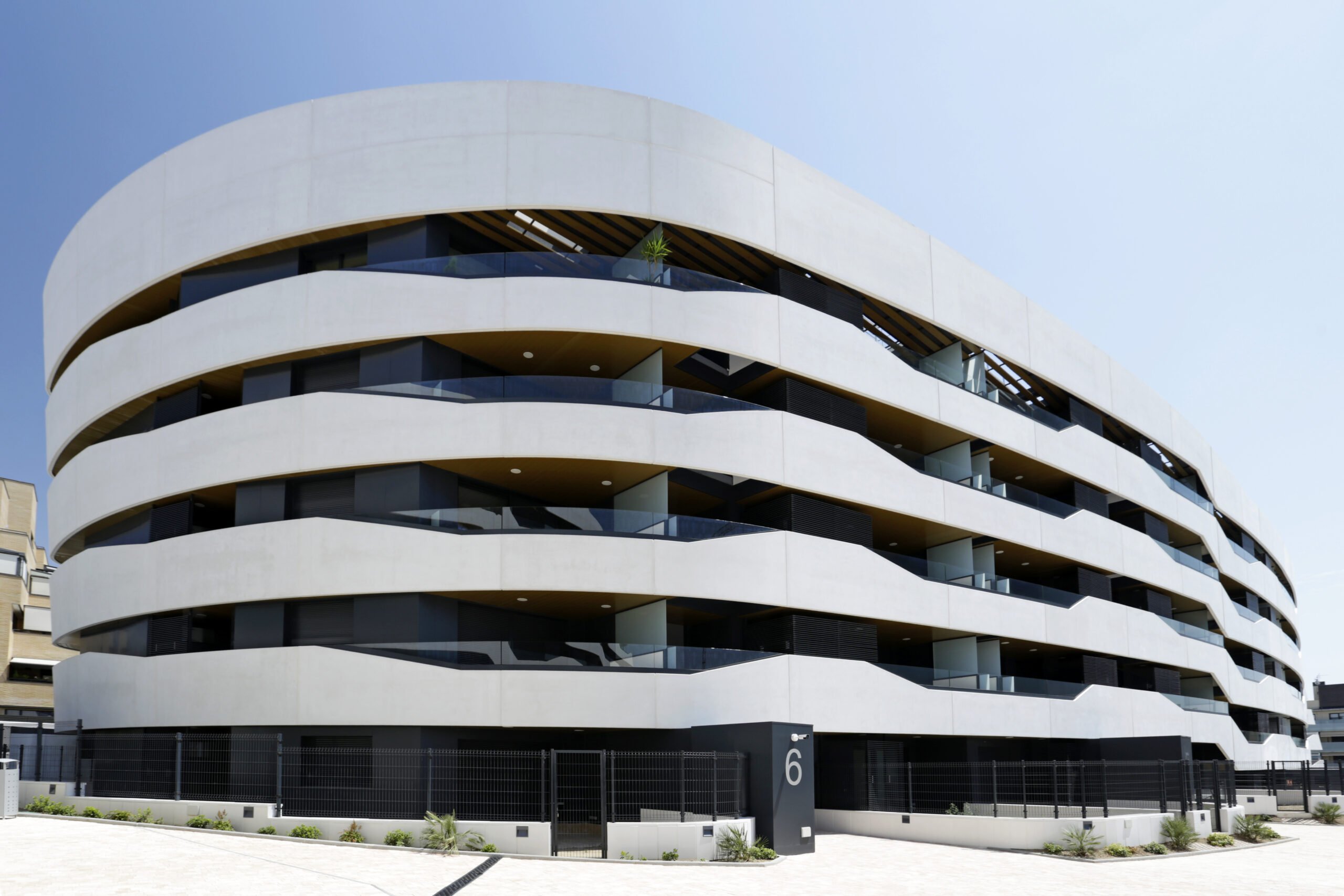 2.Barandilla de vidrio curvo scaled