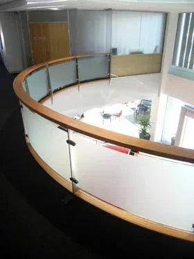espacios en oficinas en vidrio mamparas vetrolux 24