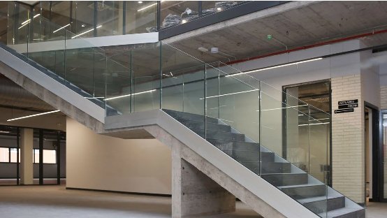 Barandilla de escalera Polideportivo Newman