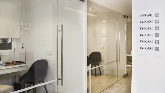Mamparas de oficina Clinica oftalmologica Martinez de Carneros