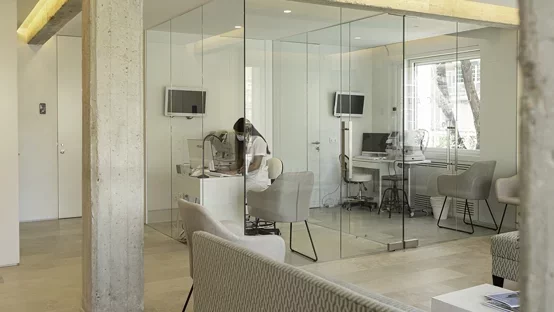 Mamparas de oficina Clinica oftalmologica Martinez de Carneros