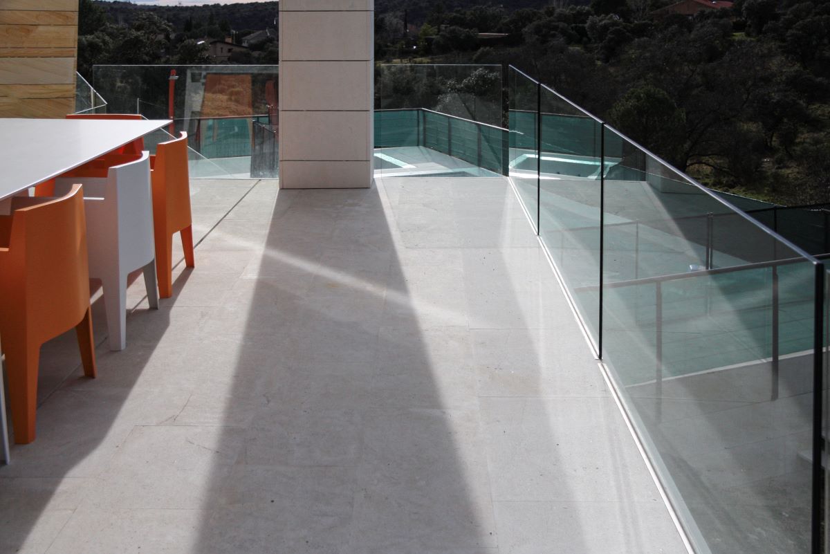 Barandilla de escalera, barandilla de exterior, puertas correderas 7 8 2