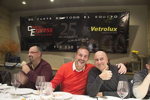 El equipo de Vetrolux te desea Felices Fiestas 1 El equipo de Vetrolux celebramos la Navidad